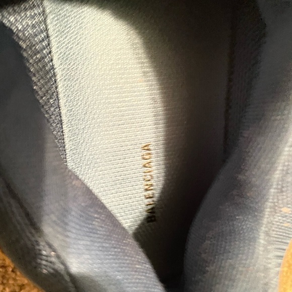 Sneakers - Picture 5 of 6